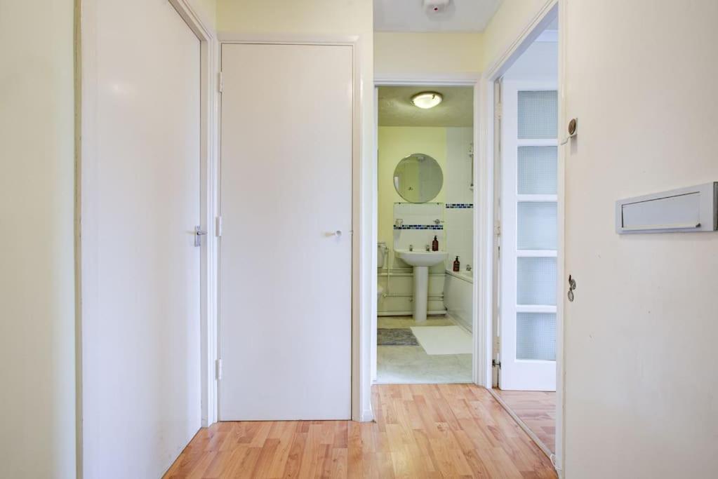 Dalton Plaza Apartment Лондон Екстериор снимка
